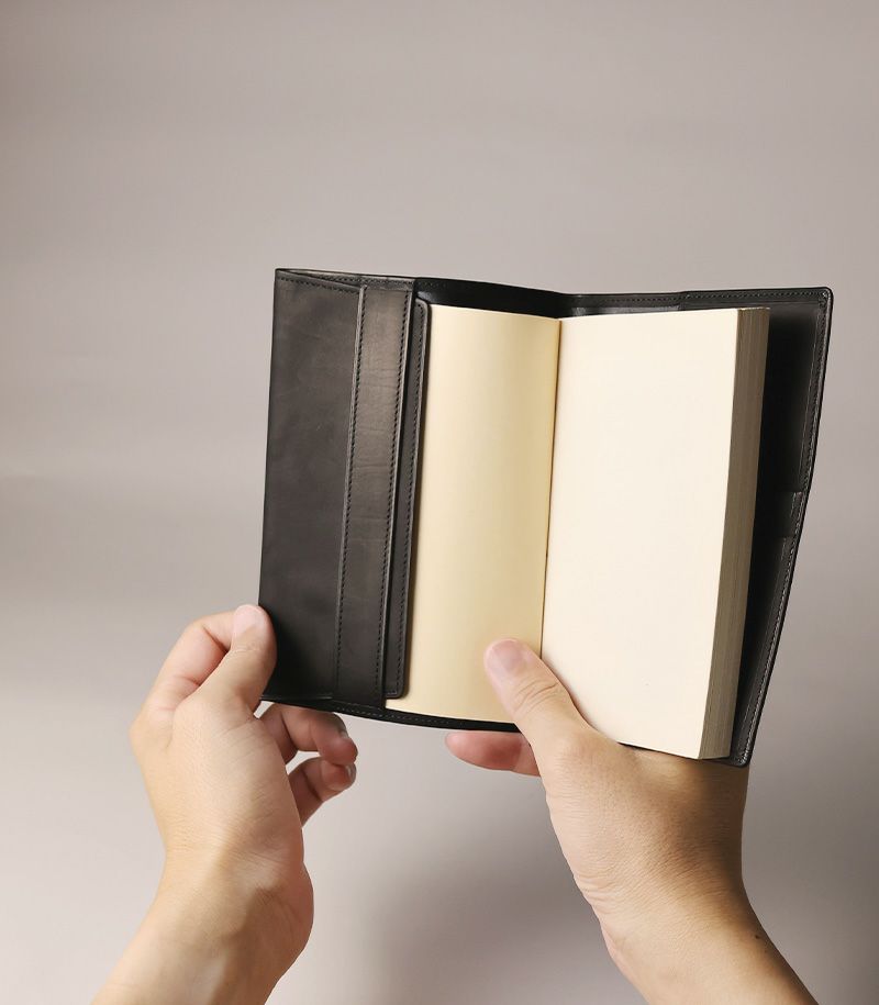 スタッフの愛用品 vol.1 ブックカバー｜レーニアカーフ | キプリス