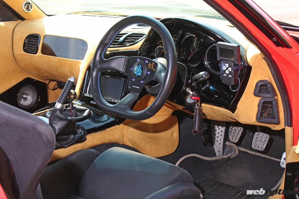 サンセットオレンジが眩しいフルカスタムFD3S」オーナーの情熱が