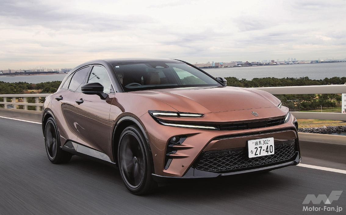 迫力のリヤフェンダーが際立つスポーツモデル「トヨタ・クラウン