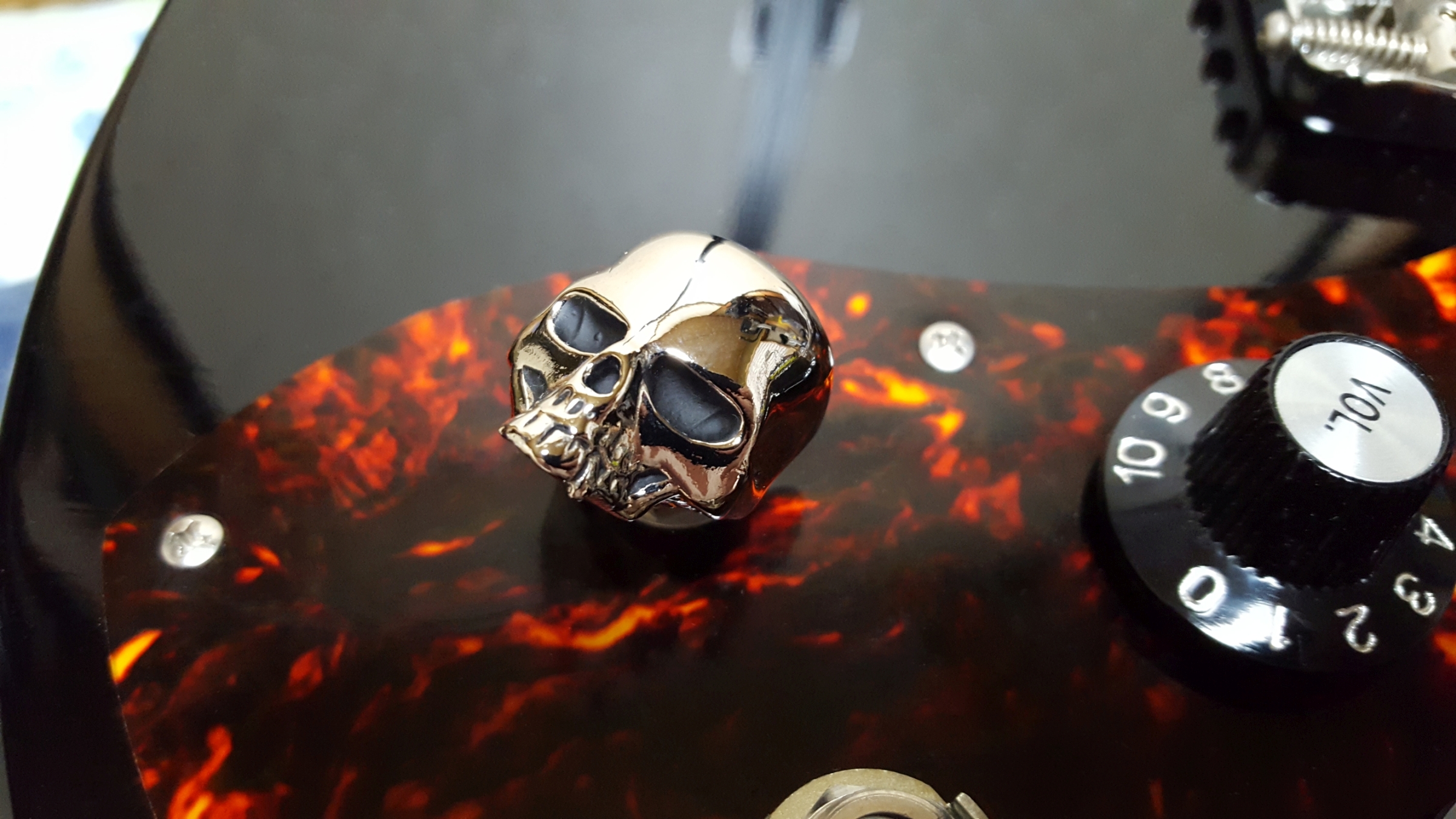 アベフトシのギターのスペックを考察してみた[テレキャスターカスタム