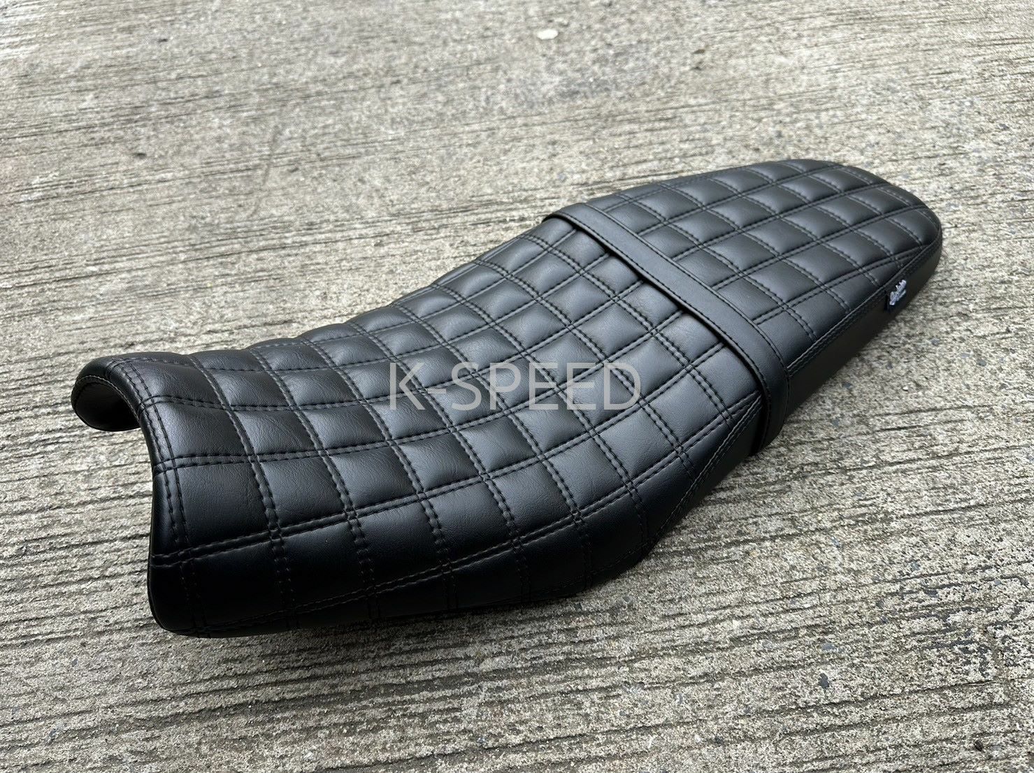 トライアンフ スクランブラー400X シート Diabolus スクエアパターン