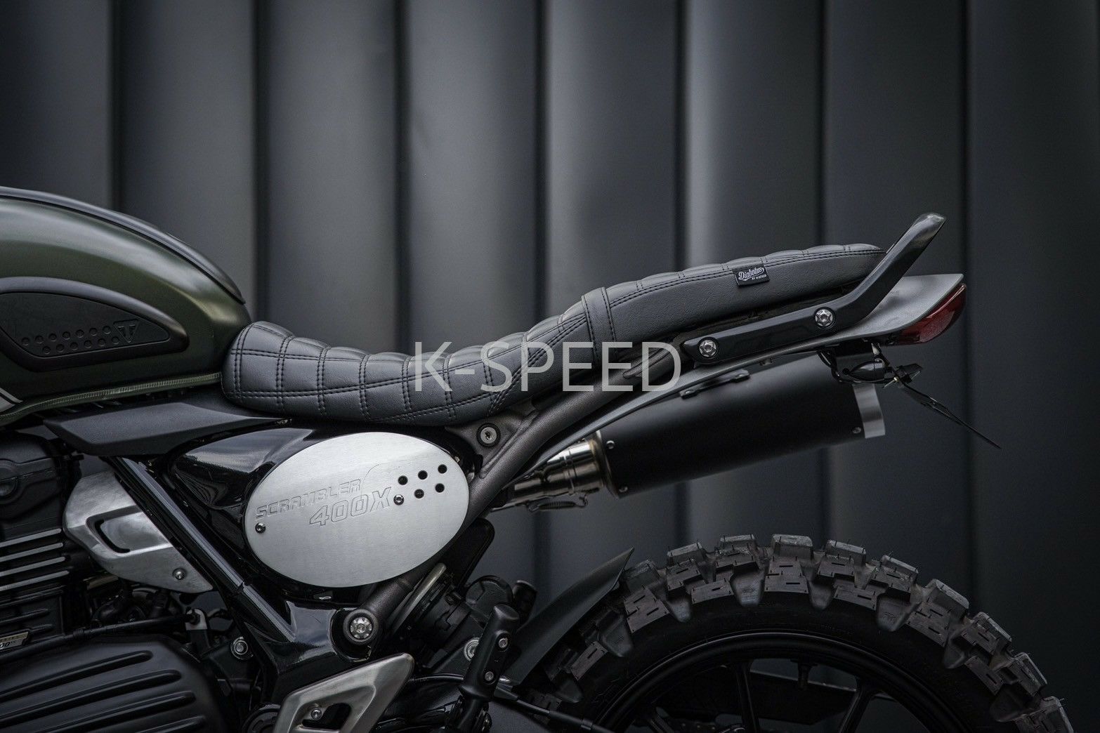 トライアンフ スクランブラー400X シート Diabolus スクエアパターン