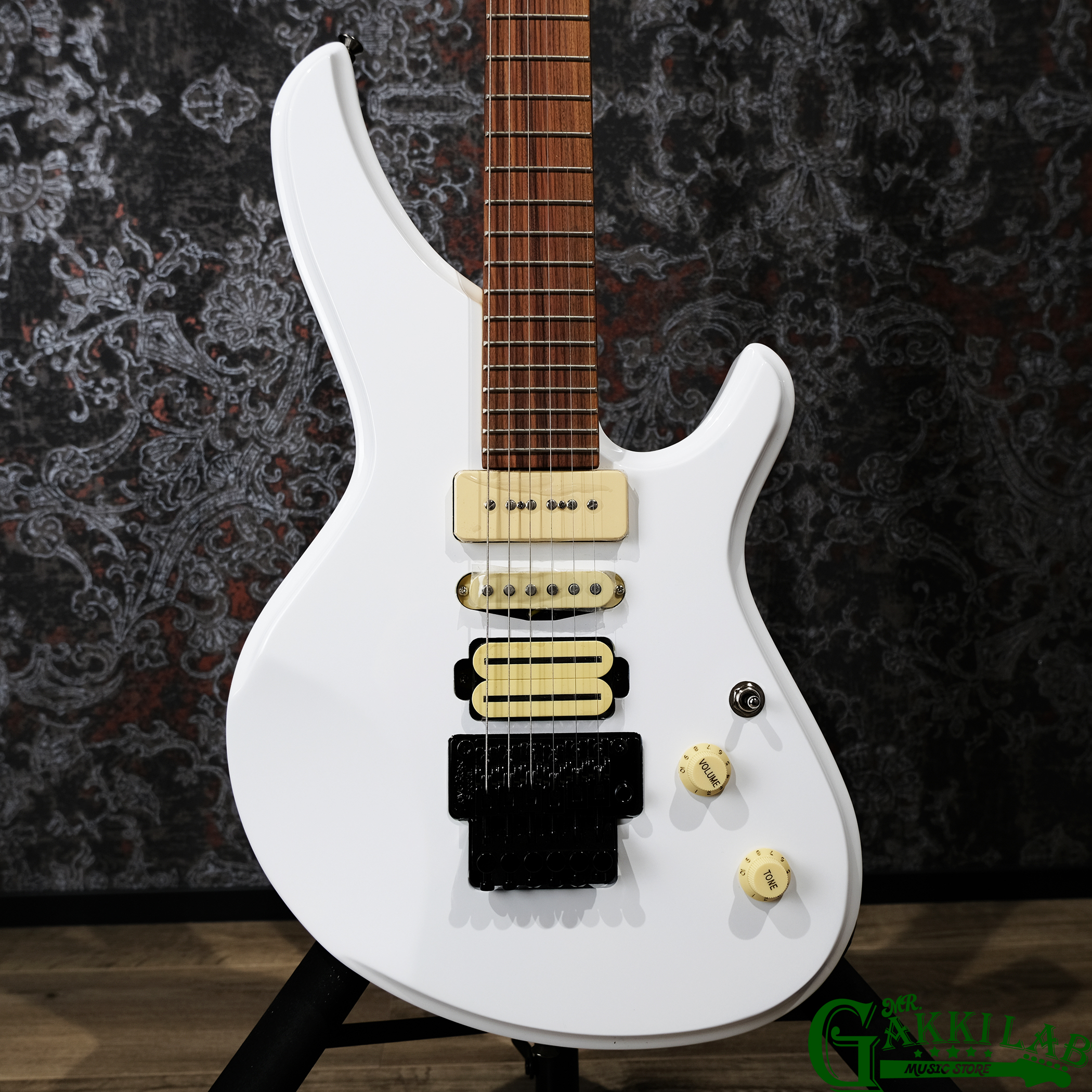 Seed by Sago Kotetsu White / Seed Kotetsu 虎徹 / 桜村眞 (町屋