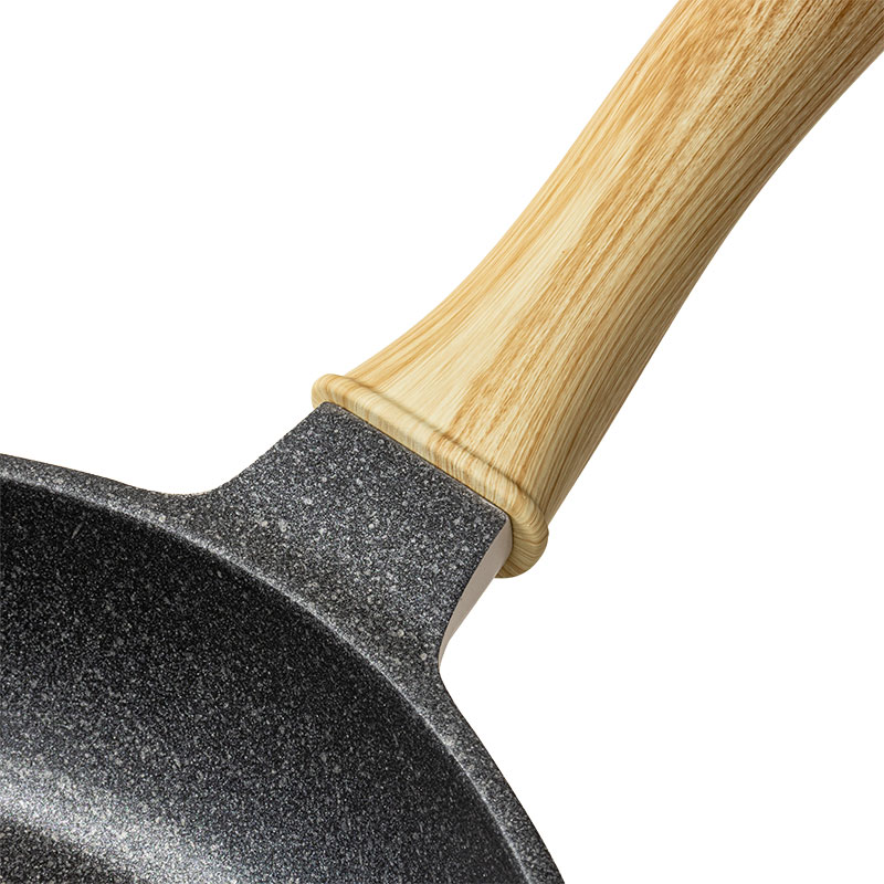 驚くほど軽い 超深型 フライパン 20cm ガス火・IH対応 ｜ ミスター