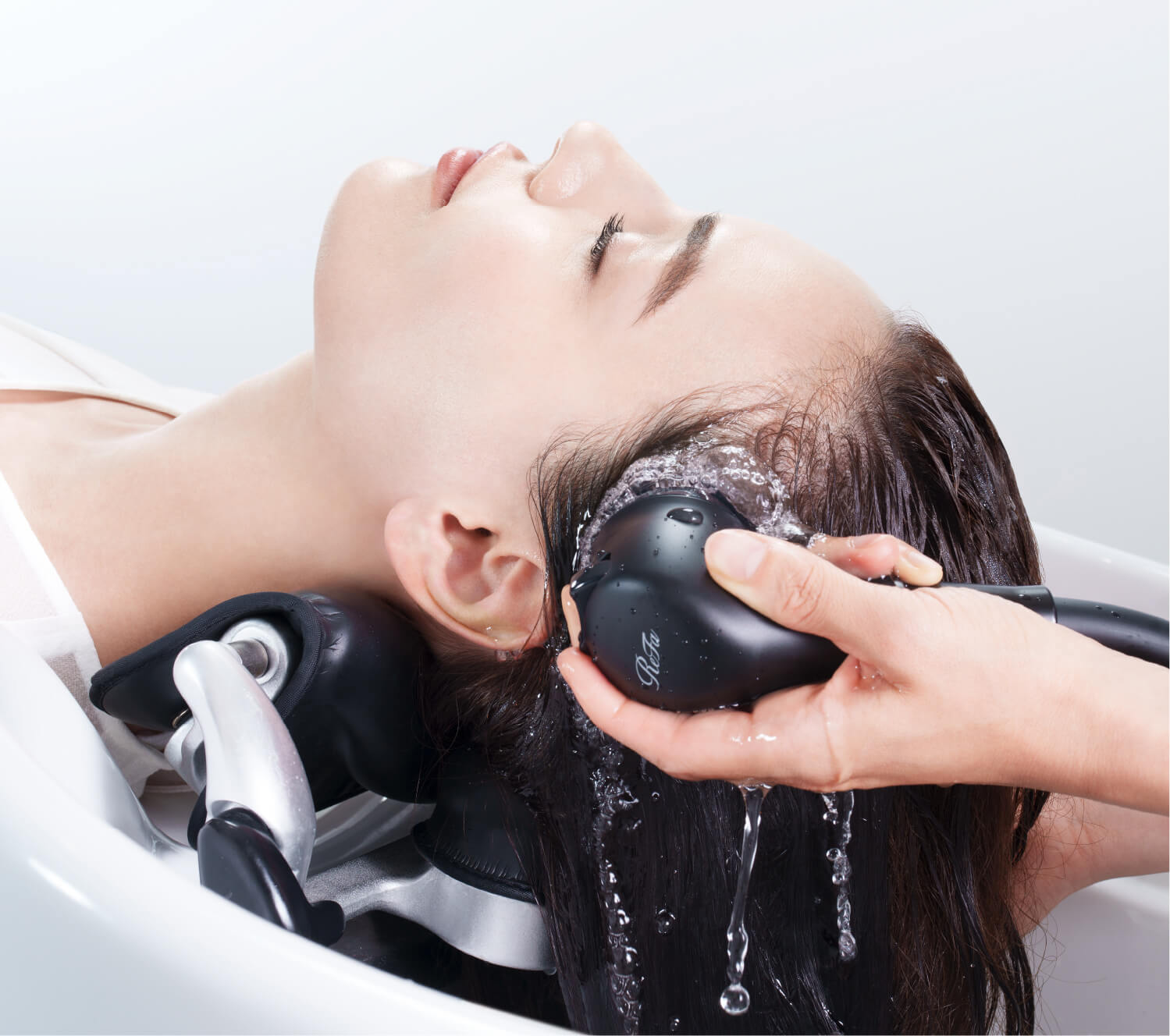 水に新たな価値を生み出す「ReFa ULTRA FINE BUBBLE VEENA」