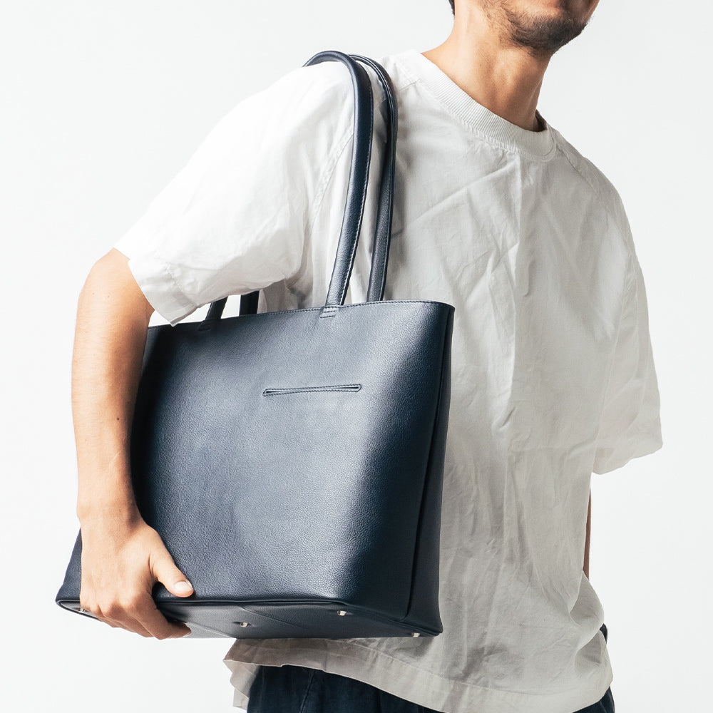 シュリンクレザー シンプル スマホポケット付き本革トートバッグ
