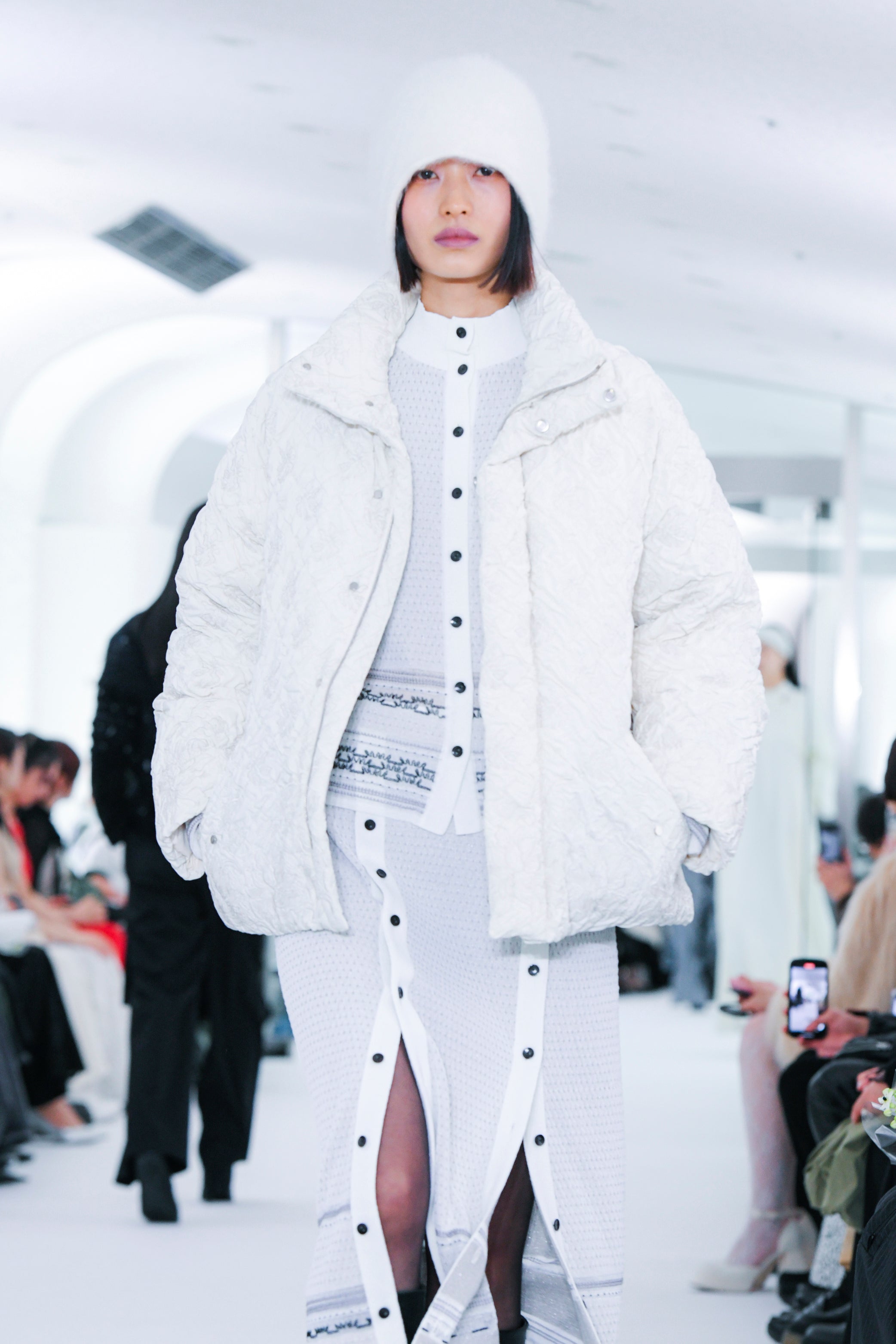 Dahlia shrinking embroidery down jacket (Ivory) - ダウンジャケット