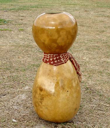 フラダンス～カヒコ(古典フラ)に必須！ハワイの伝統楽器、瓢箪から作っ