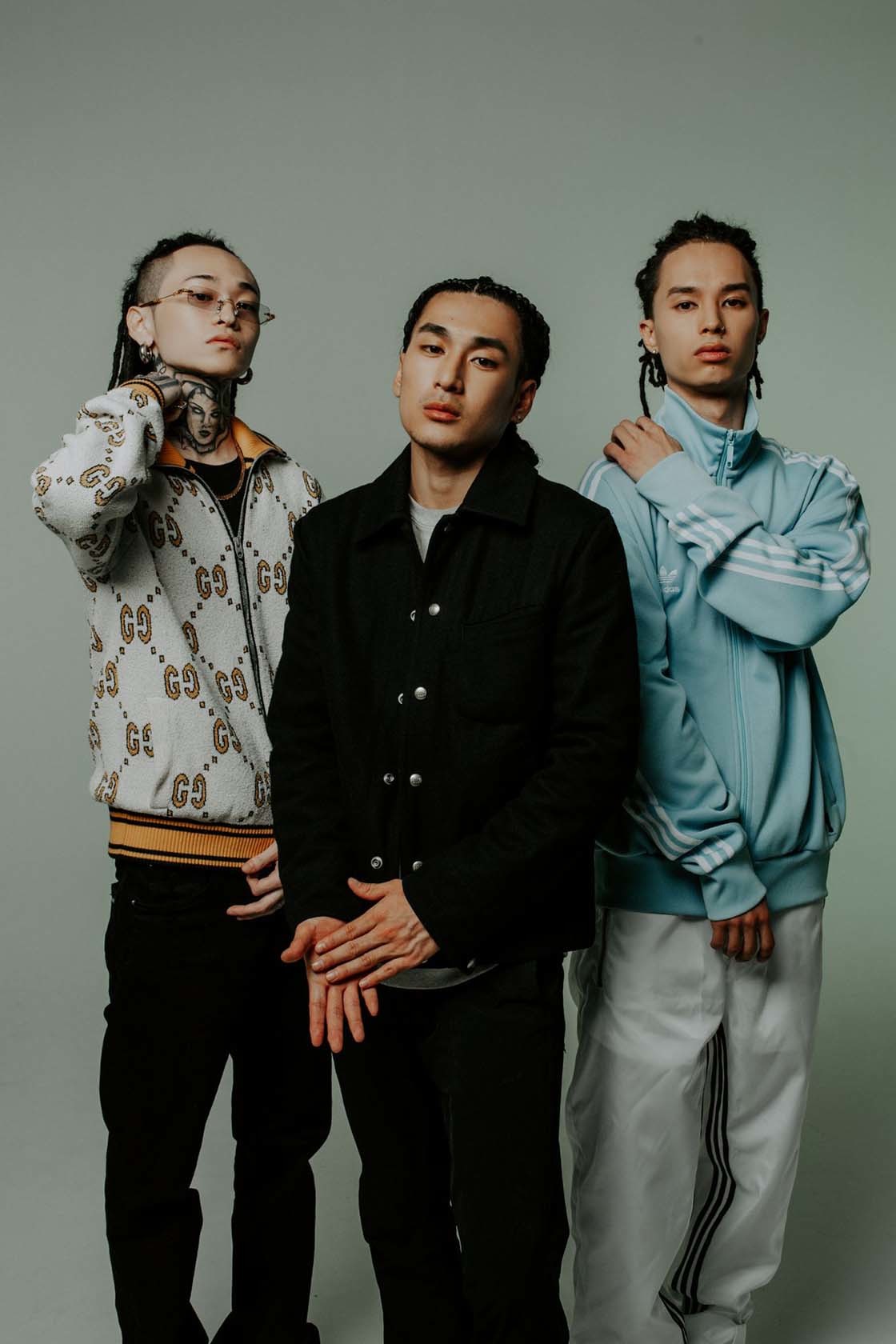 Kaneee、Kohjiya、Yvng Patraによる“Champions”(prod by KM)の