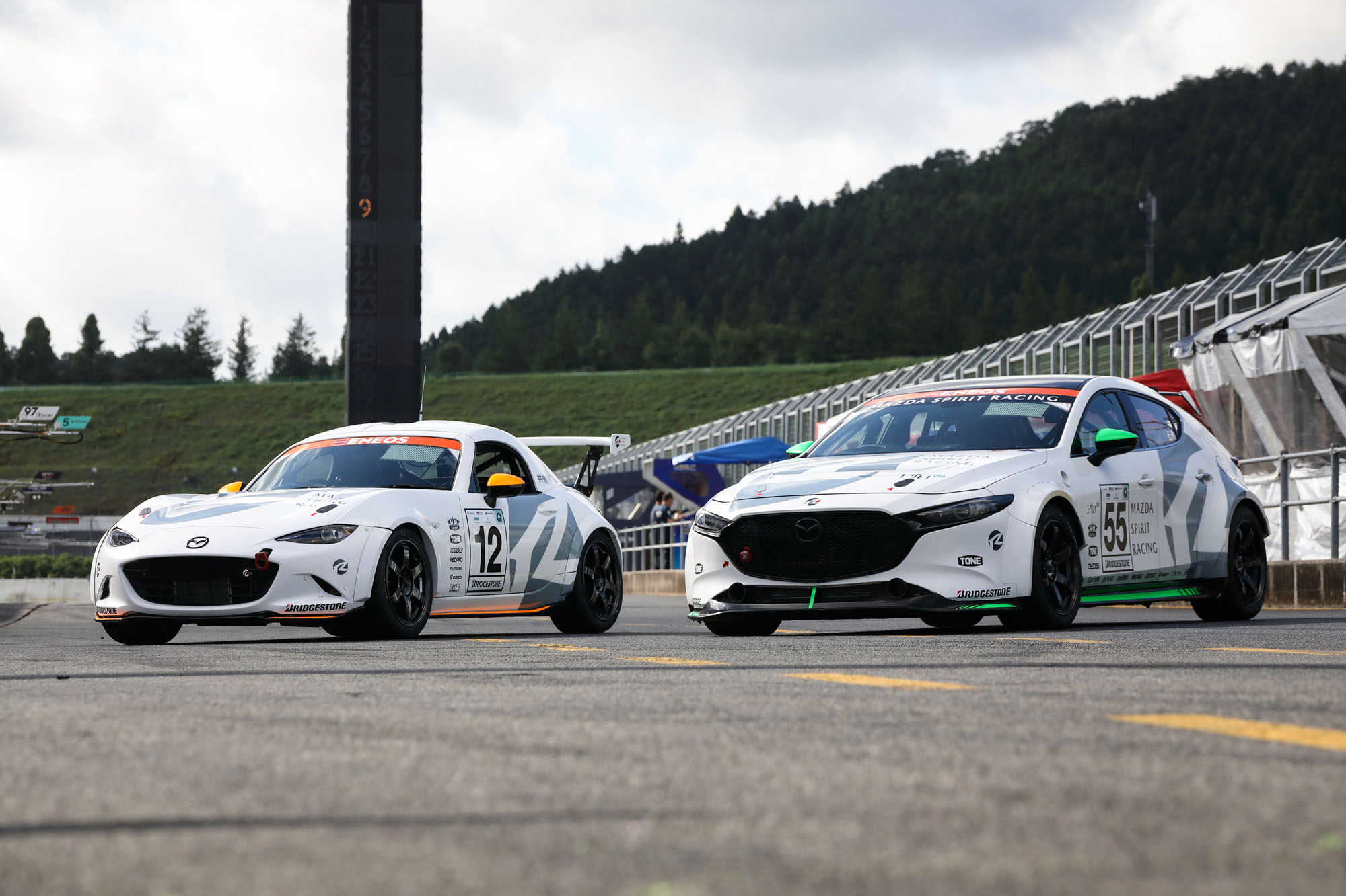55号車MAZDA3 Bio、12号車ROADSTER CNFも力強い走りを見せる | MZRacing