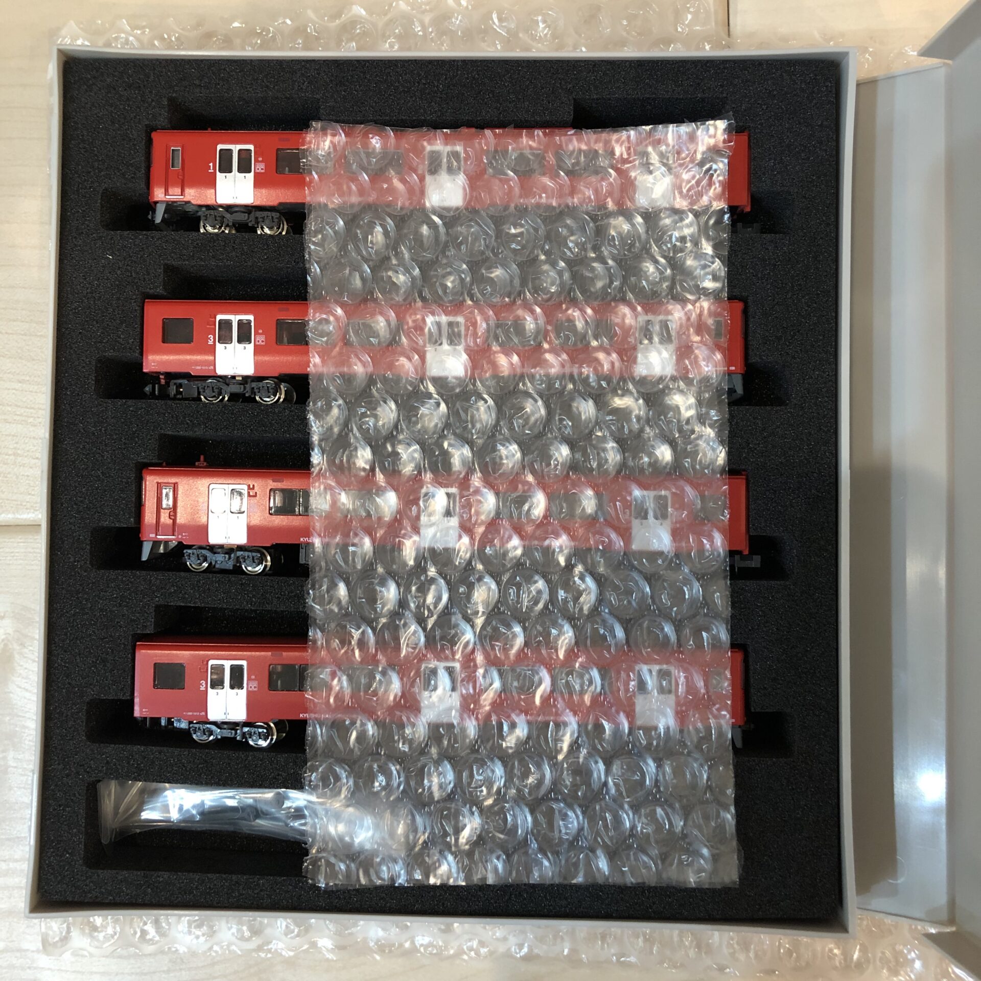 JR九州キハ200形（赤色・551＋1551、赤色・13＋1013＋12＋1012）が入線