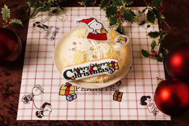 PEANUTS Cafe』からスヌーピーのクリスマスケーキや限定アイテムが登場