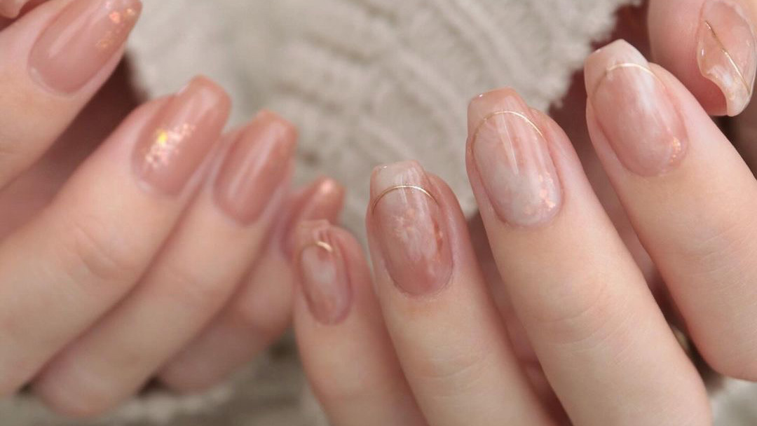 ヌーディーカラーのネイルデザイン17選！人気のピンクやベージュで大人