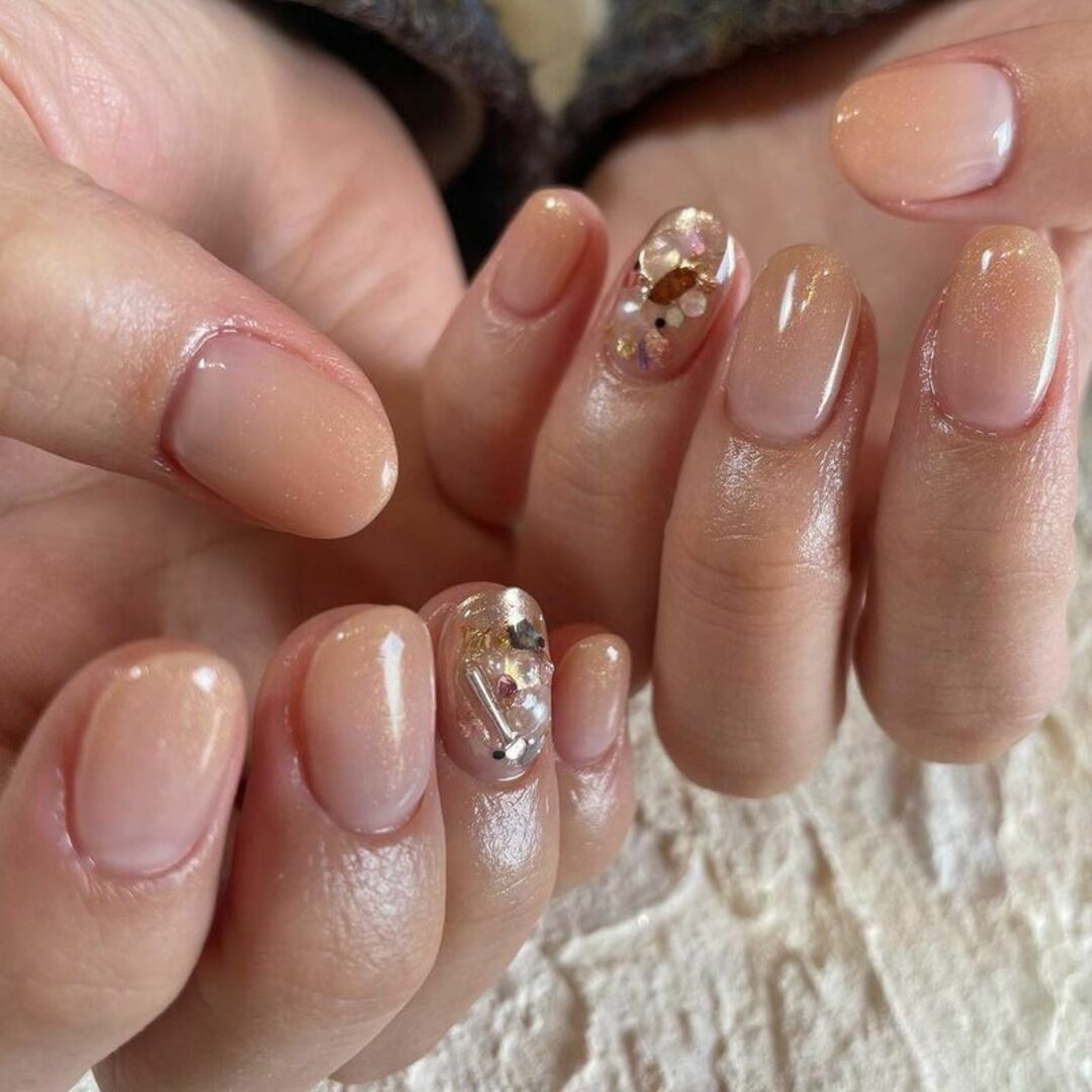 ヌーディーカラーのネイルデザイン17選！人気のピンクやベージュで大人