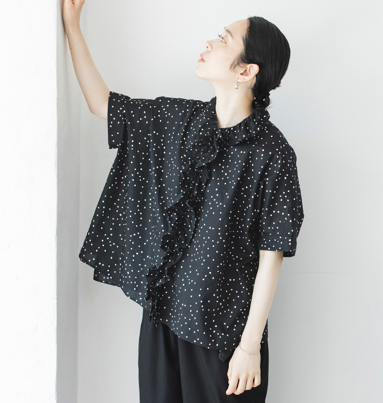 散りばめた四角ドットがつくる【 nop de nod 】大人の着こなし