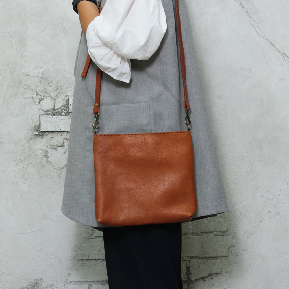 深型/小サイズ【シンプルを極めたレザーサコッシュ】栃木レザー