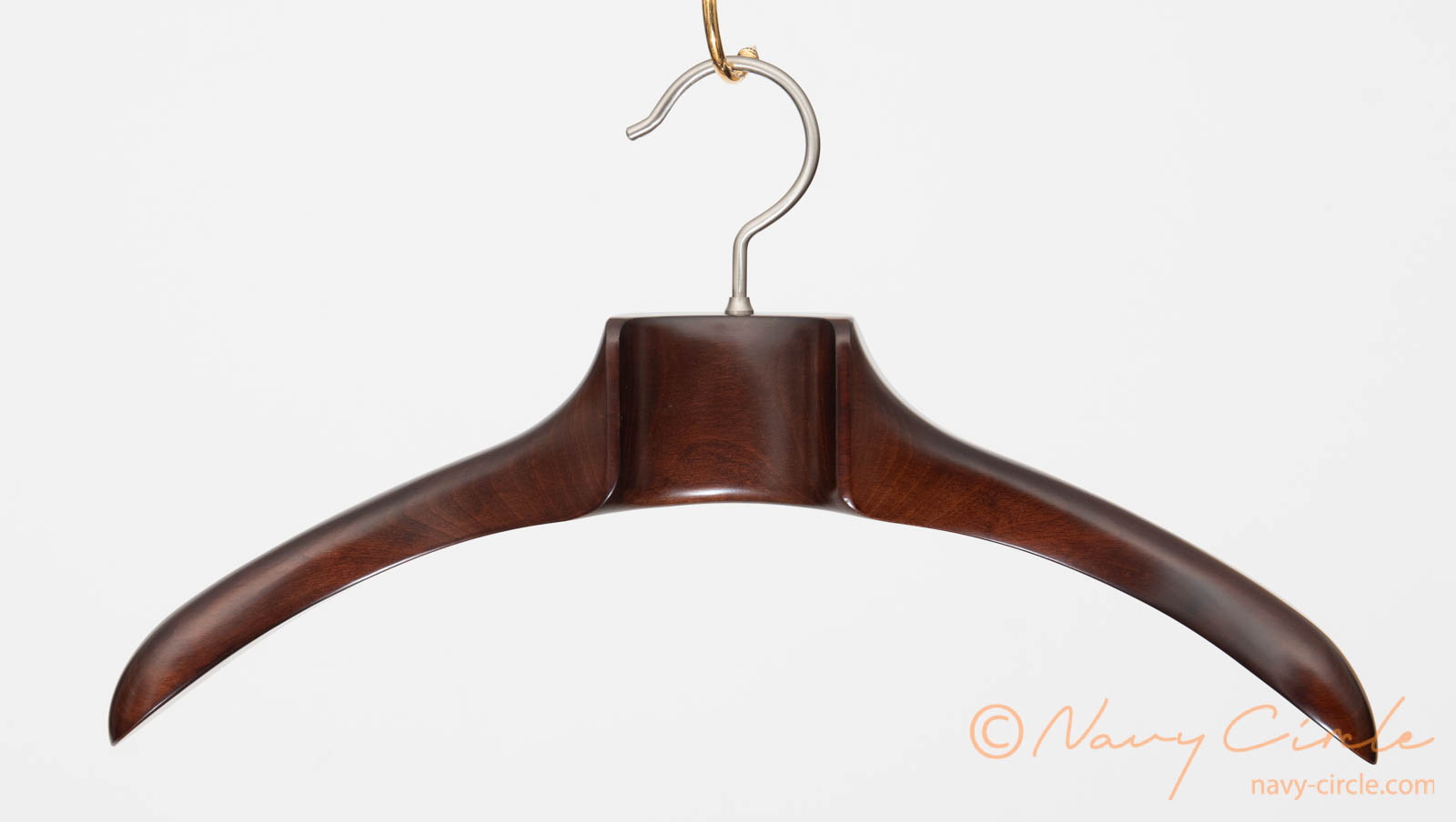 フォトレビュー】NAKATA HANGERの高級ハンガー3モデルを比較 | Navy Circle