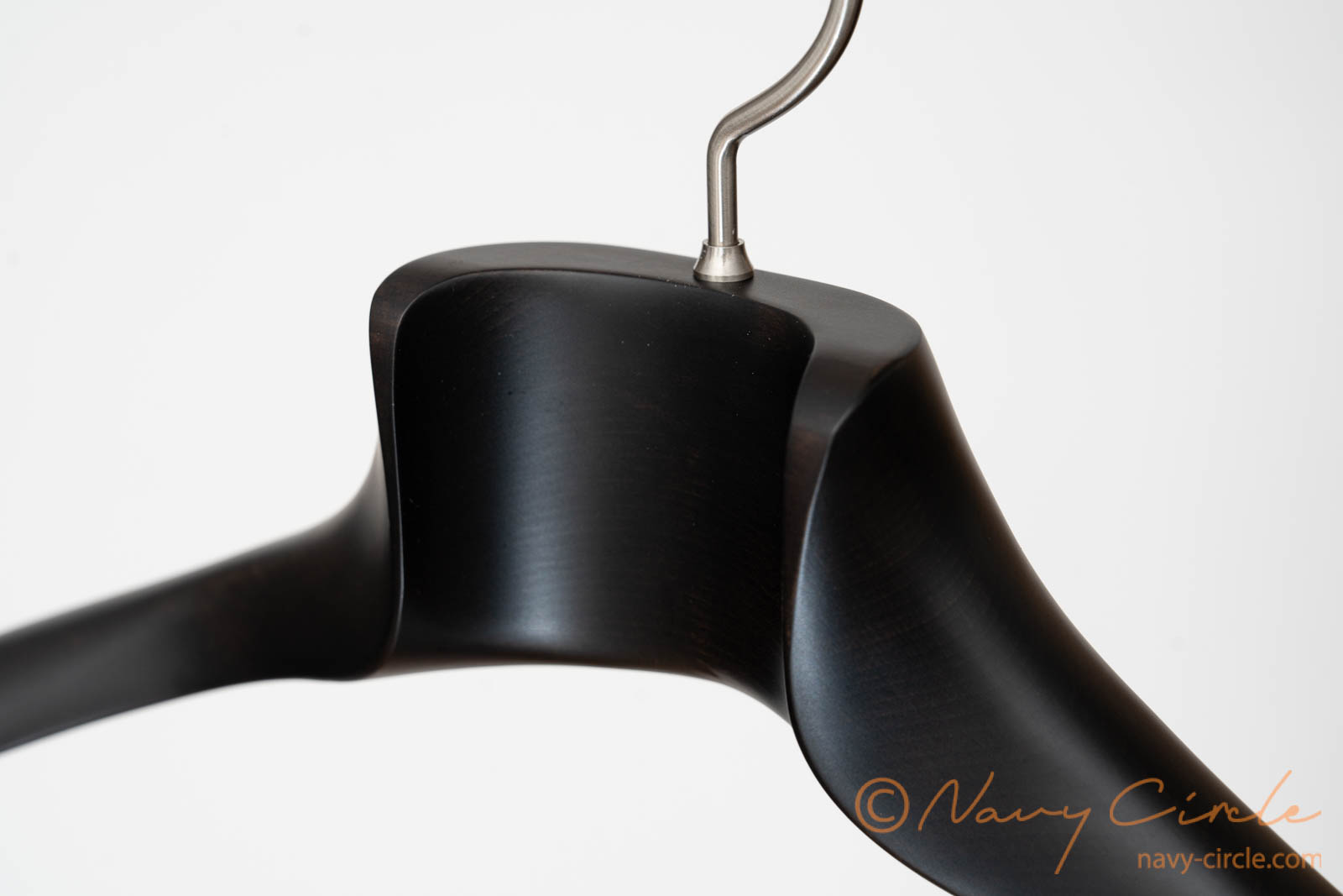 レビュー】NAKATA HANGERの最高級ハンガー「NH-2」 | Navy Circle