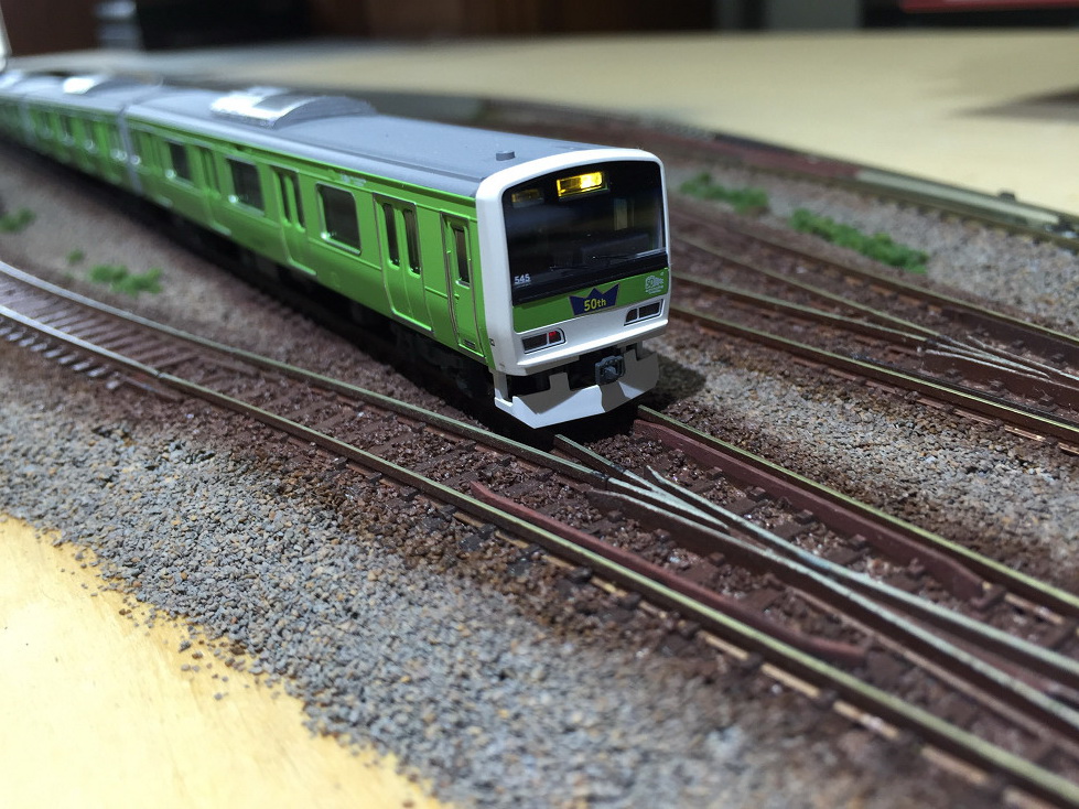 E231系500番台「みどりの山手線ラッピングトレイン」入線。KATO 10-933