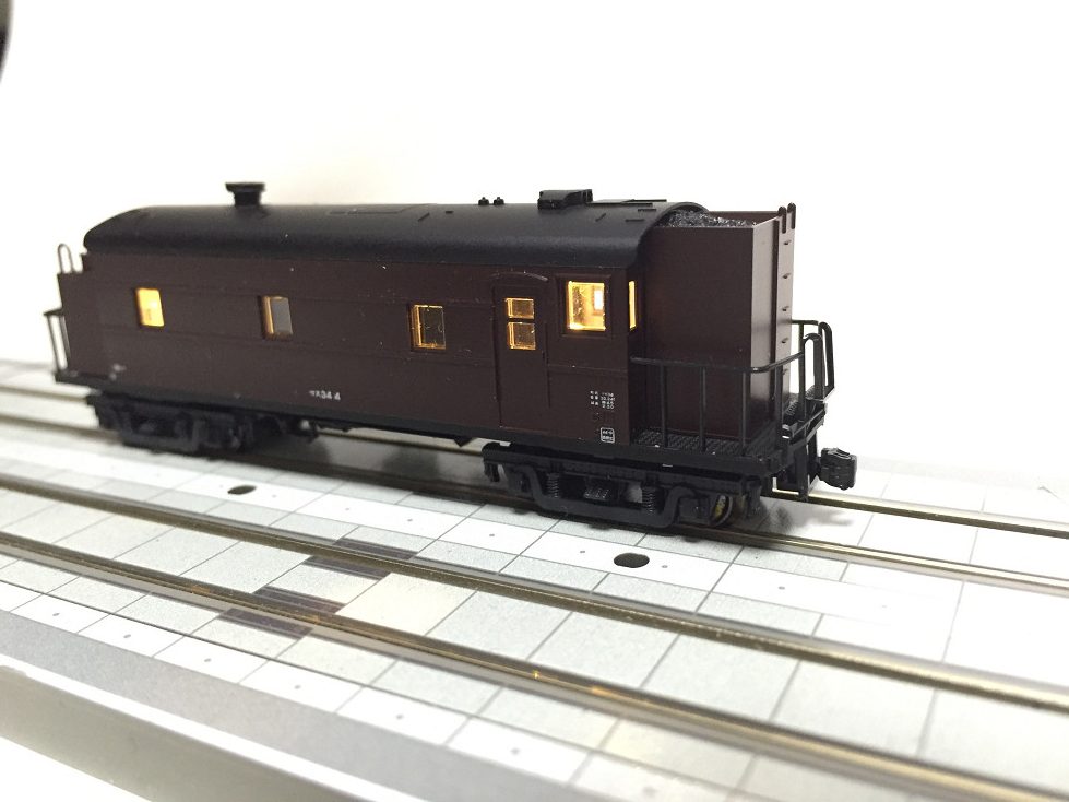スハ32系 中央線普通列車を弄る。その3 マヌ34 室内灯装備 KATO 10
