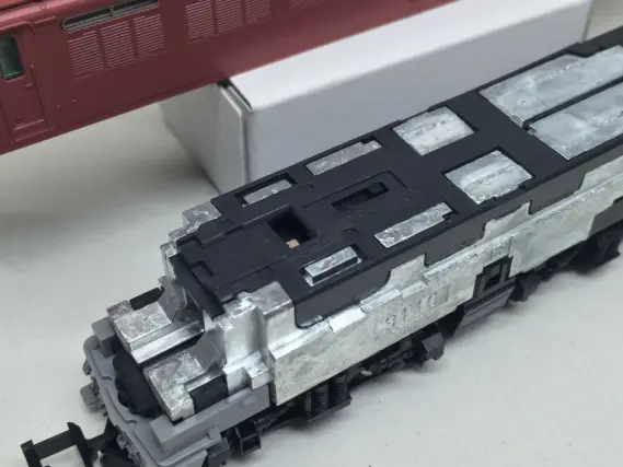 EF81 95号機 レインボー塗装B 入線です。 TOMIX 9172 | NGaugeJP