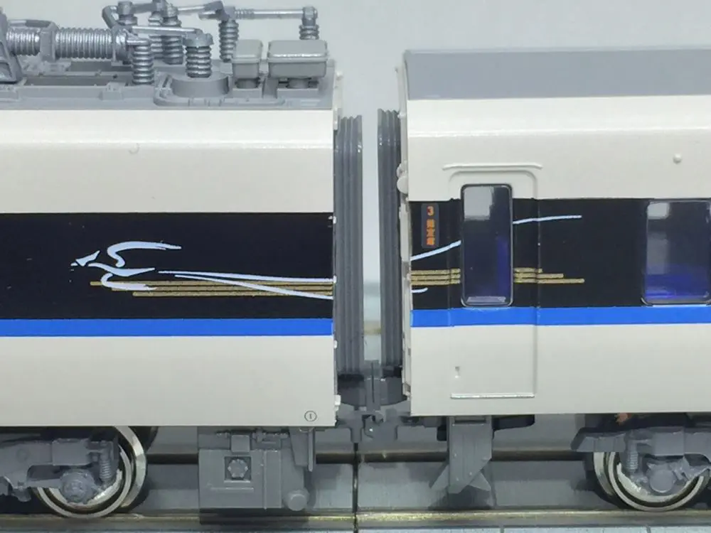 683系「サンダーバード」リニューアル車 入線(^^♪ KATO 10-1391/10