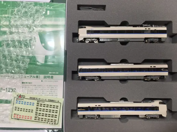 683系「サンダーバード」リニューアル車 入線(^^♪ KATO 10-1391/10