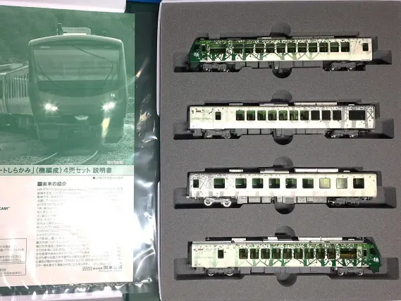 HB-E300系「リゾートしらかみ」橅編成(ブナ)の入線です！ KATO 10-1463