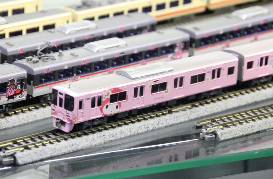 MA 京王9000系「サンリオキャラクターズ フルラッピングトレイン」10両