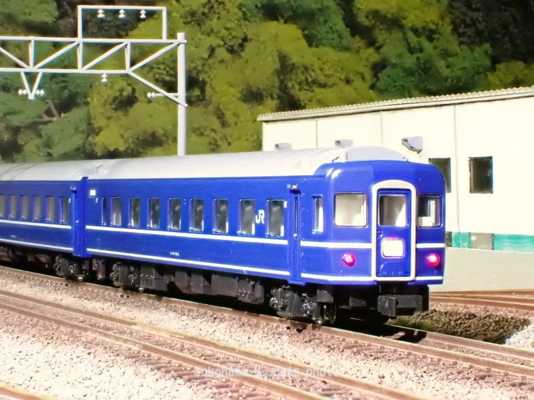 24系25形 寝台特急「さくら・はやぶさ/富士」が入線です。KATO 10-1799