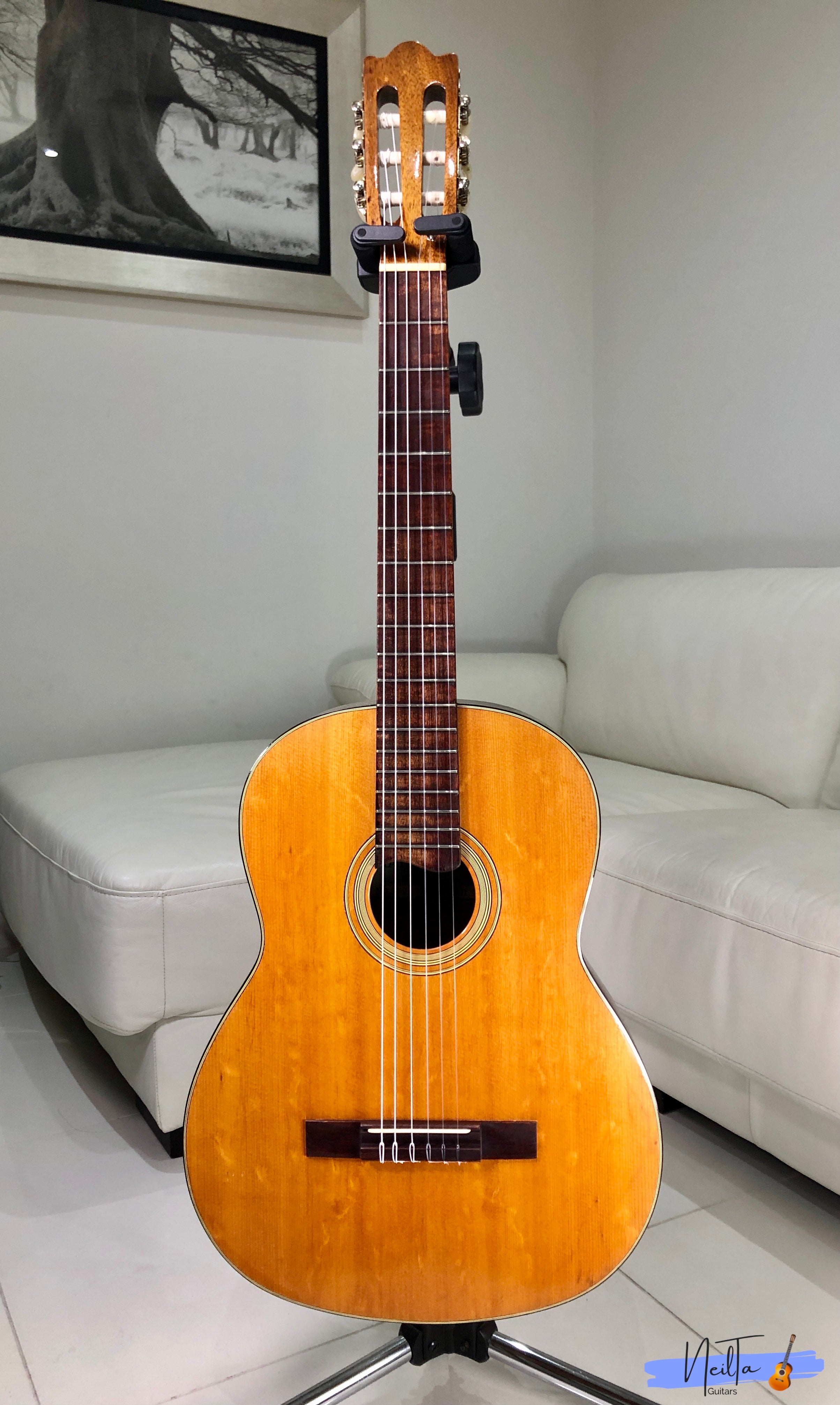 Yairi No. 250 Handmade Classical Guitar (1965) – Neil Ta Music