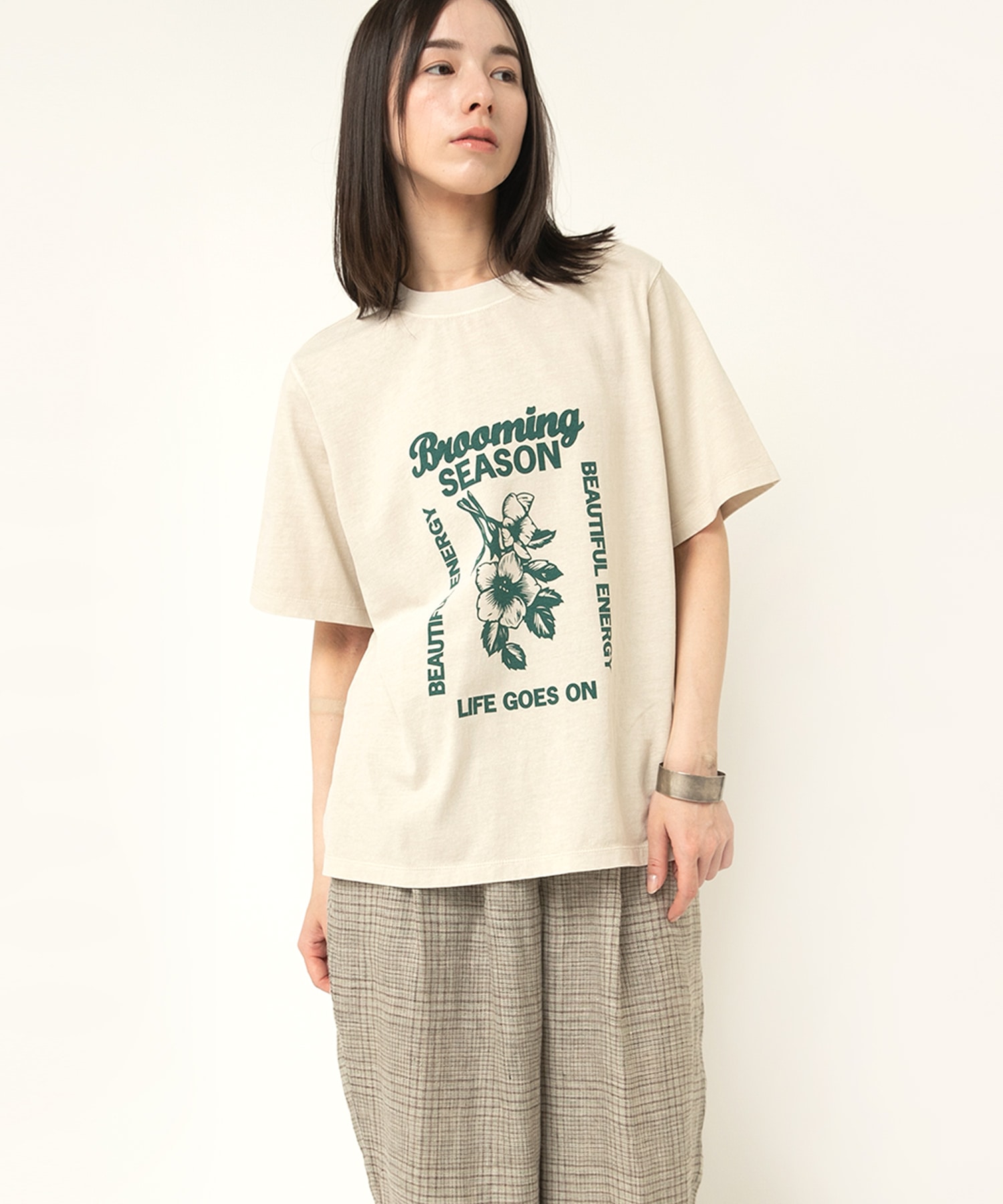 M2498 フラワープリントピグメントT(F ベージュ): トップス - RNA