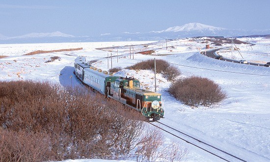 流氷ノロッコ号」「SL冬の湿原号」今年は釧網本線80周年ヘッドマークで