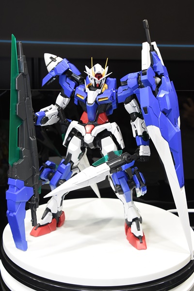 ガンダム00』ダブルオーガンダムセブンソードが究極のガンプラで登場