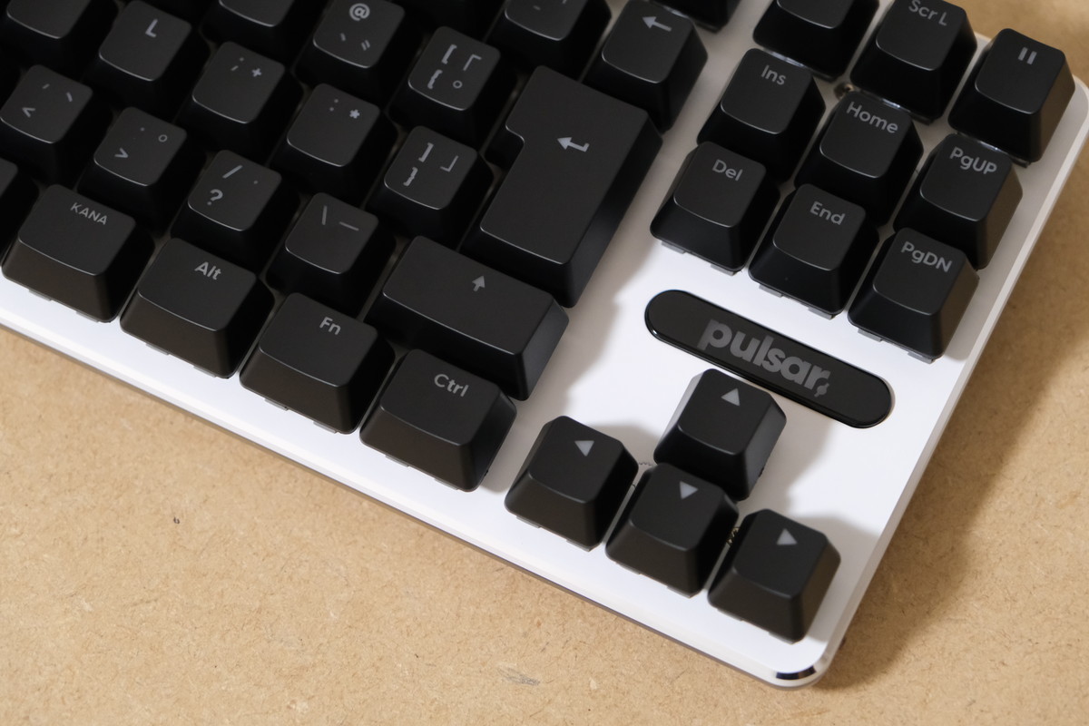 光る静かなキーボードが欲しくて「Pulsar Gaming Gears PCMK JIS TKL