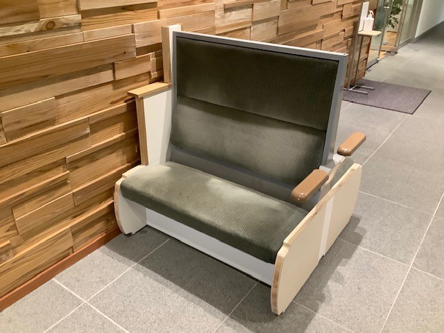 JR東日本「キハ40チェア」秋田地区のキハ40系座席を再利用した商品