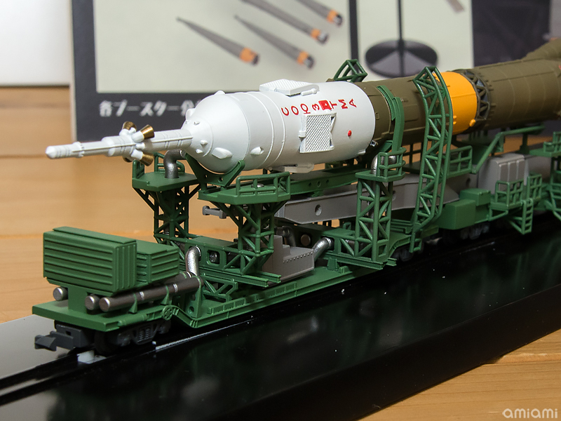 フォトアルバム】1/150 ソユーズロケット+搬送列車 プラモデル
