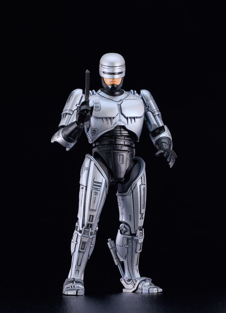 映画『ロボコップ』シリーズよりロボコップと、ジェットパックを装備の