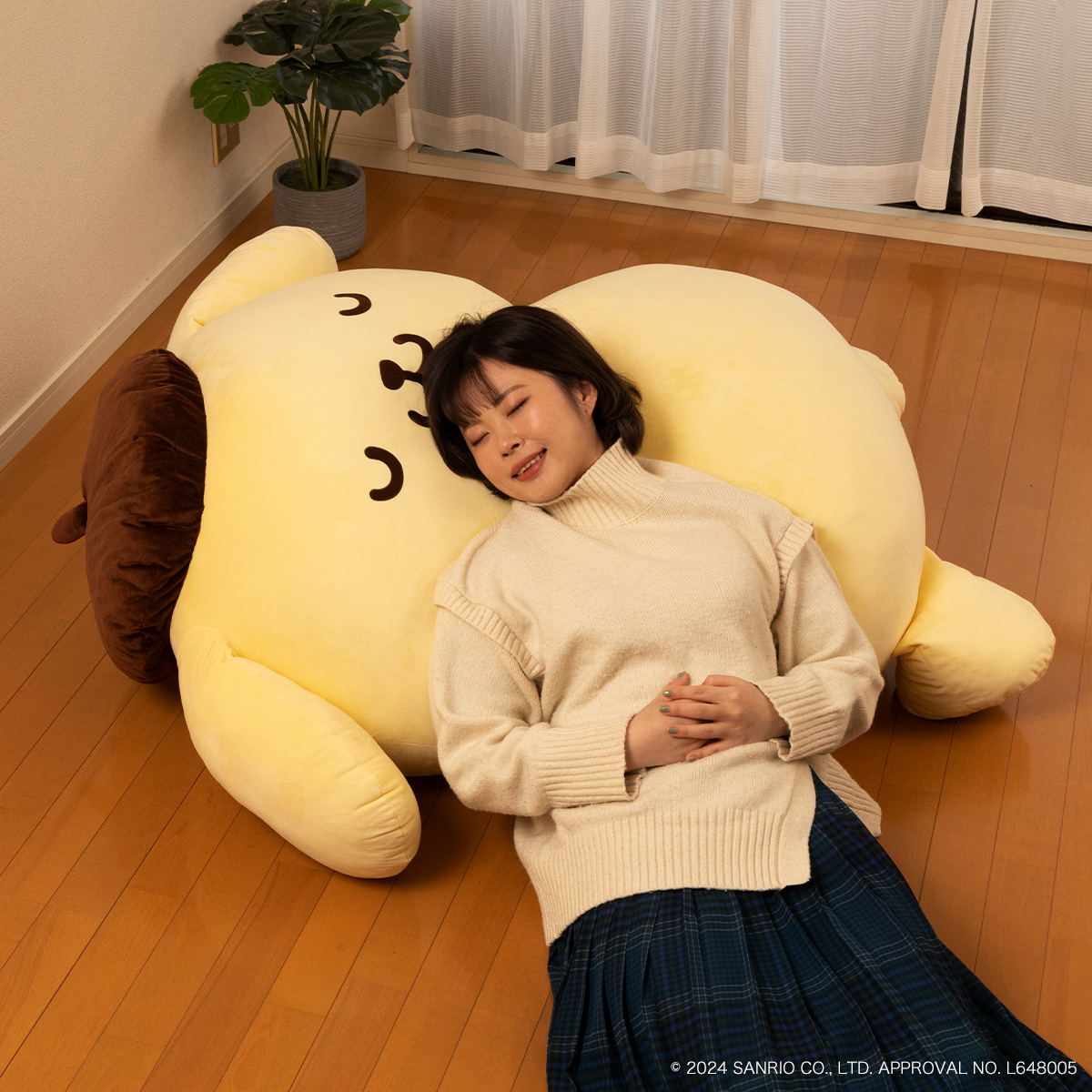 全長約105㎝の『すべてを受け入れるポムポムプリン』ぬいぐるみ型