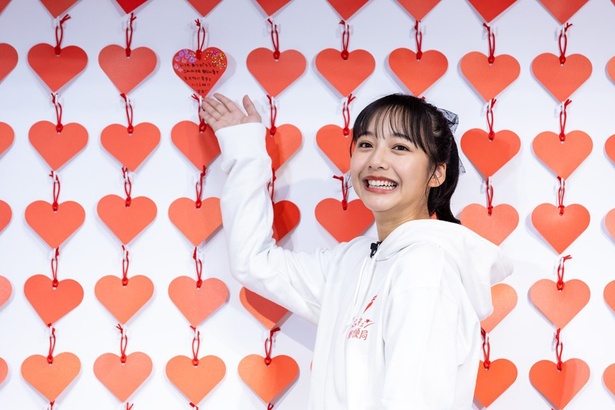 山之内すず、ファンへの告白レターをお披露目！「ズッキュン♡郵便局