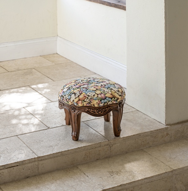 スヌーピーの高級スツールが登場！重厚感がありながらもキュートな