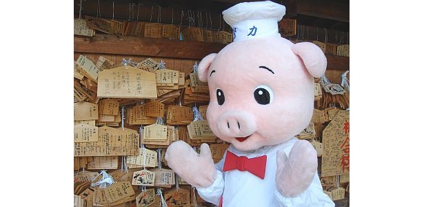 最安値】エースコック こぶた 首振り人形 緑台座 ワンタンメン 刻印