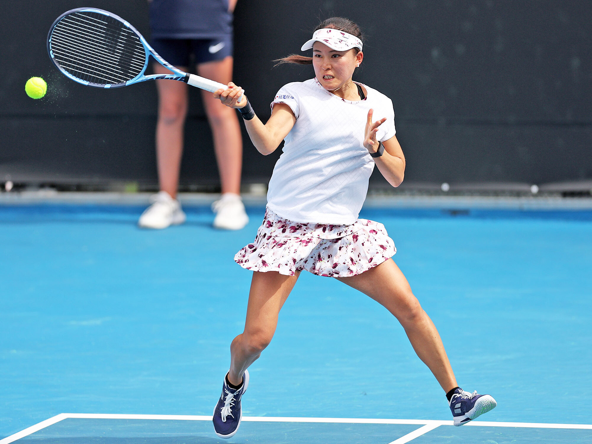 二宮真琴ペア 快勝で全豪OP初戦突破、地元ペアにストレート勝ち＜女子