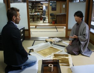 長野の伝統の櫛「お六櫛職人 青柳和邦」／長野県木曽郡 - NIHONMONO