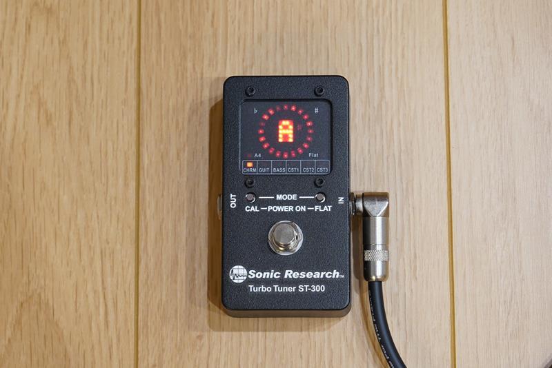 ギターがうまくなる！高精度な爆速チューナー「SONIC RESEARCH ST-300