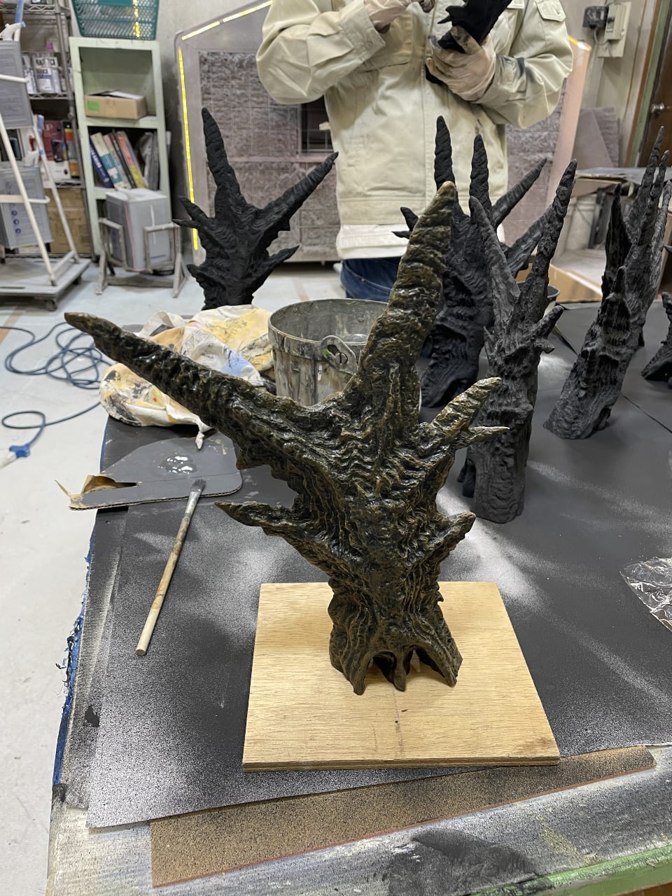 話題沸騰！】東宝映像美術が手掛けた伝説の『ゴジラ-1.0』背びれ付き