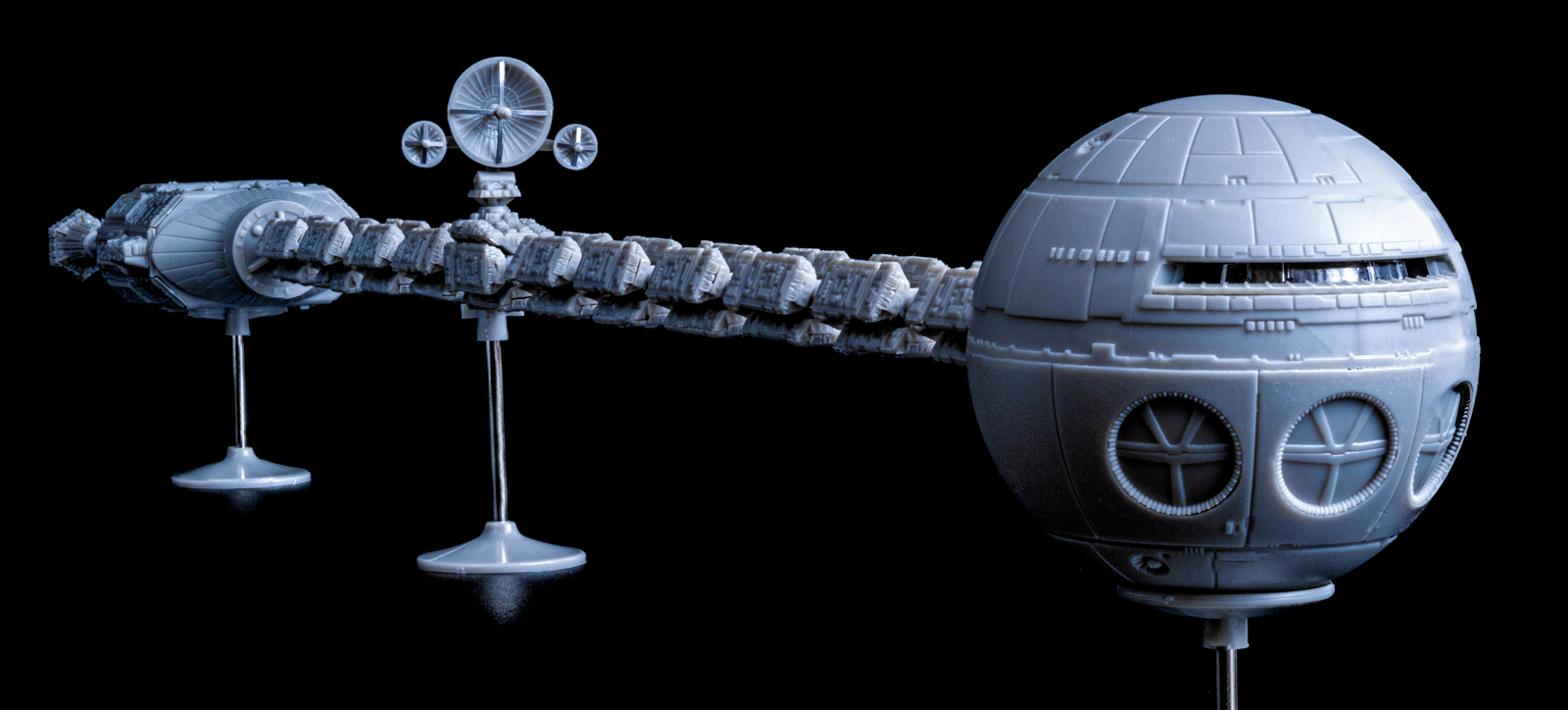 お手頃サイズな宇宙の旅！プラモデルで味わい倒す全長43cmの