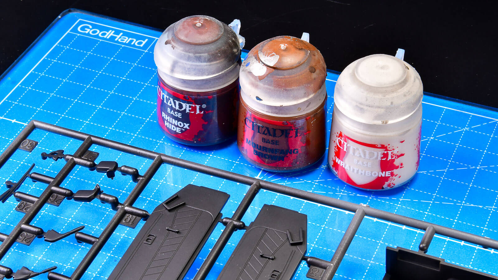 車模型の車内の塗り分けは「シタデルカラーの筆塗り」にお任せください