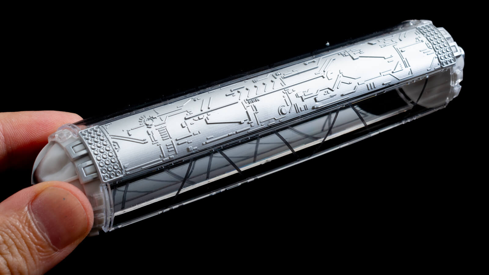 スミ入れよりも銀塗装がハマるとき／飾ってクールなスペースコロニーの