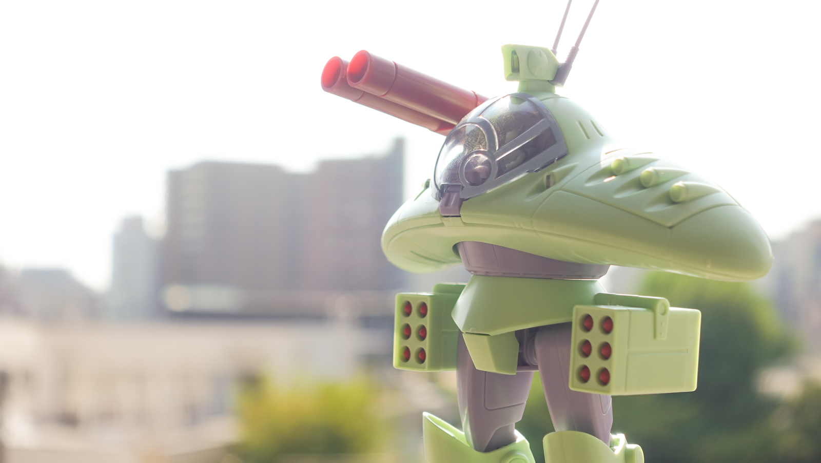 兵器とキャラの狭間のデザイン／下半身の可動で個性を放つ、PLAMAX